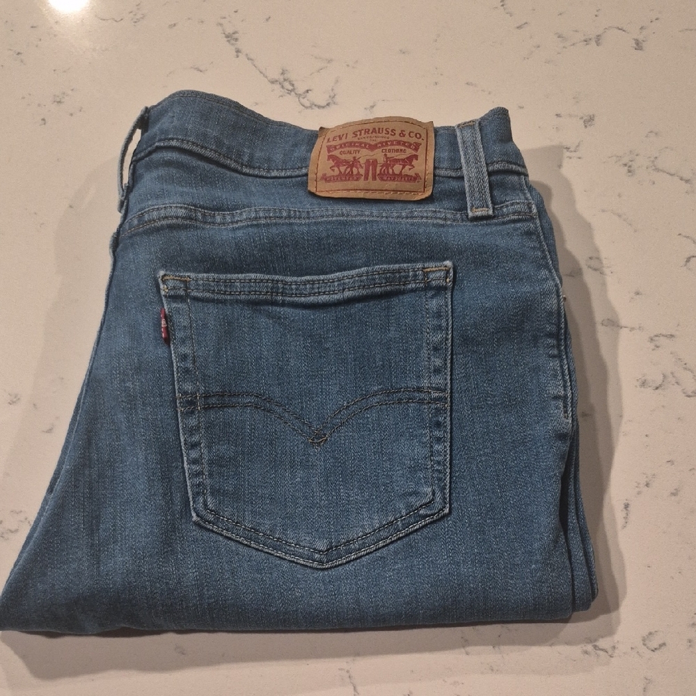 Levi's Women's Light Blue Slim Straight Jeans with Leather Patch